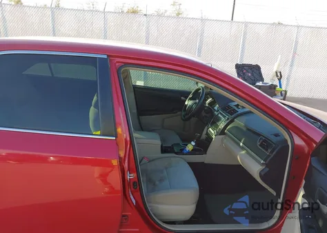 2012 Toyota Camry Le z USA, uszkodzony, nr VIN 4T1BF1FK8CU538718